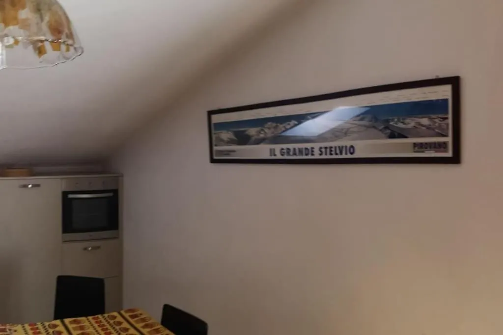 Atirano Bilo Apartment 0*, Tirano